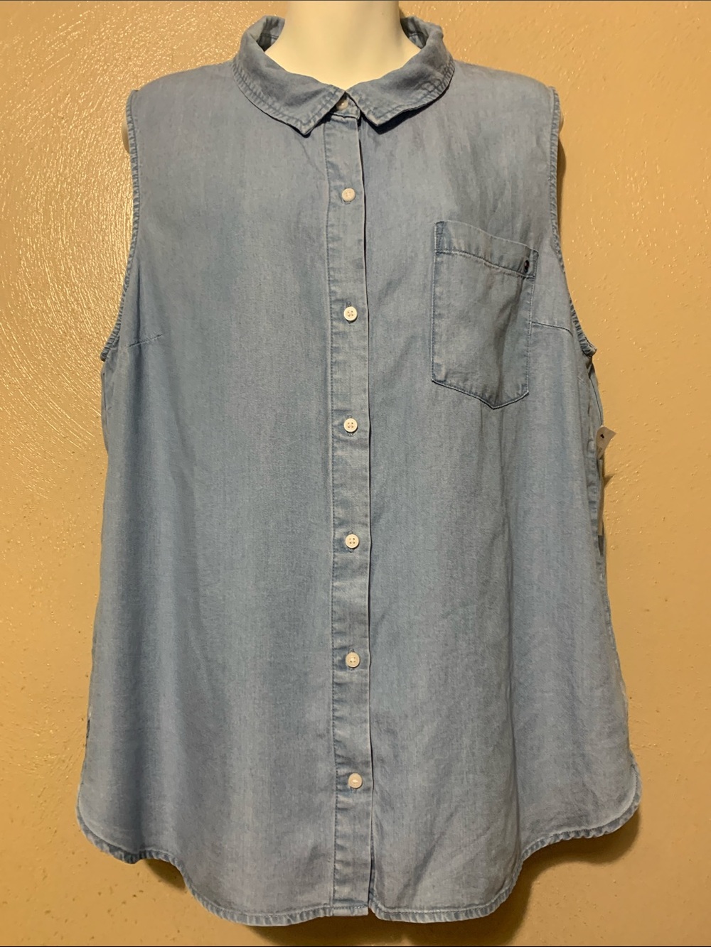 Tommy Hilfiger XL Light Blue Sleeveless Chambray Button-Down Shirt NWT